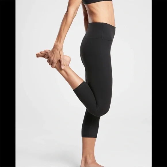 Athleta Transcend Capri NWT Medium - Picture 3 of 6